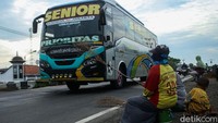 Mitos terkait dengan sungai serta Jembatan Sewo tak jarang membuat para pengendara yang melintas melemparkan koin di jembatan tersebut. Hal itu dilakukan karena sebagian pengendara percaya akan mitos pengendara yang melempar koin di jembatan tersebut akan selamat di jalan.