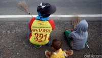 Terkait dengan kisah mistis yang menyelubungi kawasan jembatan tersebut, tak sedikit orang percaya bahwa sungai di bawah Jembatan Sewo yang disebut sebagai tempat tinggal arwah kakak beradik Saedah-Saeni yang melegenda karena hidup keduanya berakhir di sungai tersebut.