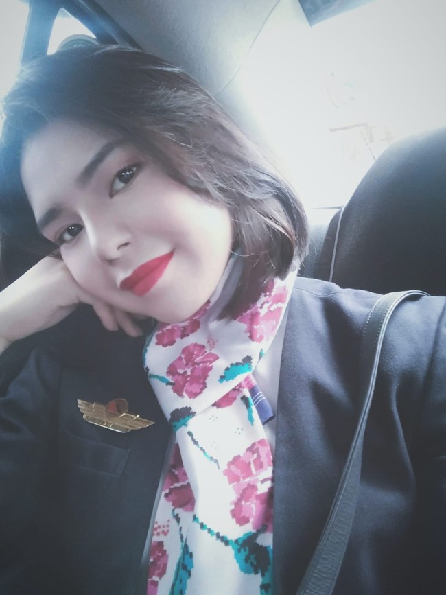 Pramugari cantik ini kariernya sebagai pramugari terpaksa setop karena di PHK. Dikutip dari Business News Philippine, wanita bernama Em Enrique ini adalah mantan pramugari dari maskapai Philippine Airlines. Dia sudah bekerja selama lima tahun sebagai pramugari. Foto: businessnews philippine