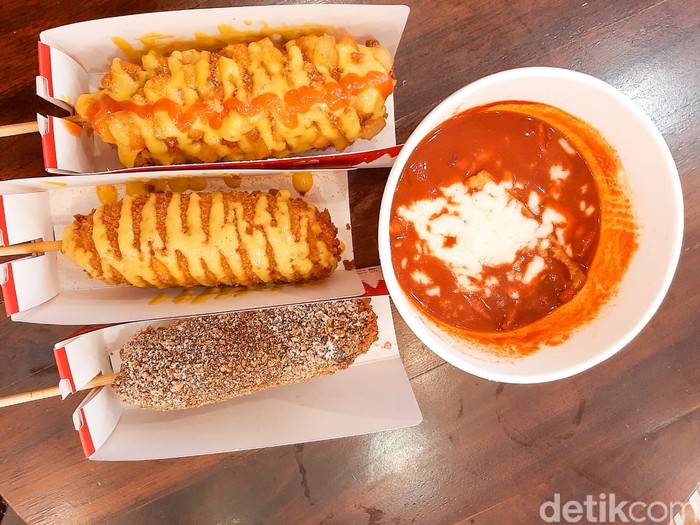 reddog Reddog: Jajan Corn Dog dan Tteokbokki