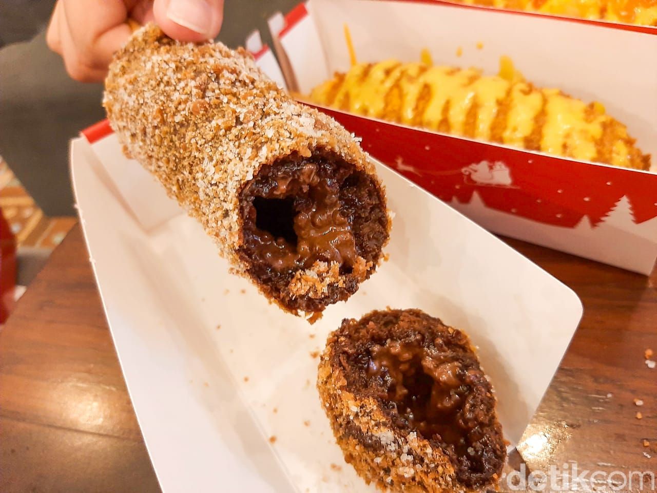 Reddog: Jajan Corn Dog dan Tteokbokki
