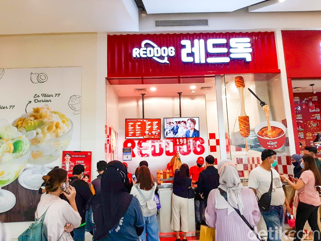 Reddog: Jajan Corn Dog dan Tteokbokki