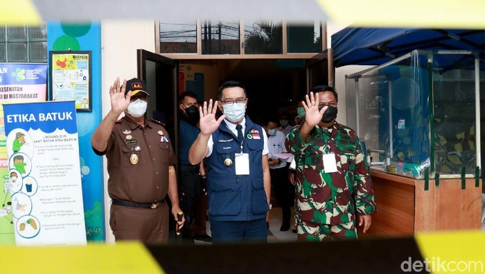 Gubernur Jawa Barat Ridwan Kamil kembali datangi Puskesmas Garuda di Kota Bandung. Kedatangannya untuk menjalani uji klinis vaksin COVID-19 Sinovac.