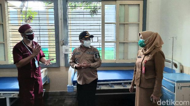 RS Lapangan Kota Malang untuk pasien COVID-19 akan beroperasi pekan depan. RS ini memiliki kapasitas 306 tempat tidur.