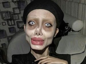 10 Foto Sahar Tabar Bergaya Zombie Angelina Jolie