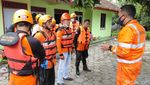 Susur Sungai, Tim SAR Cari Anggota TNI Korban Tertabrak KA