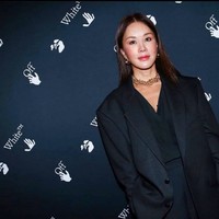 Uhm Jung Hwa juga dikenal sebagai ikon fitness, fashion dan kecantikan. Rahasia awet muda dan tubuh indahnya, dihasilkan dari olahraga. Kakak dari aktor Uhm Tae Wong itu juga mengaku tidak makan setelah pukul 17:00. Foto: Dok. Instagram @umaizing