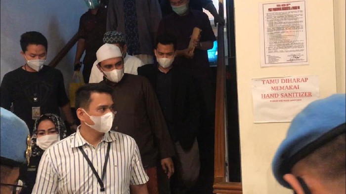 Usai Diperiksa, 3 Tersangka Kerumunan di Petamburan Langsung Tinggalkan Polda