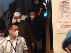 Usai Diperiksa, 3 Tersangka Kerumunan di Petamburan Langsung Tinggalkan Polda