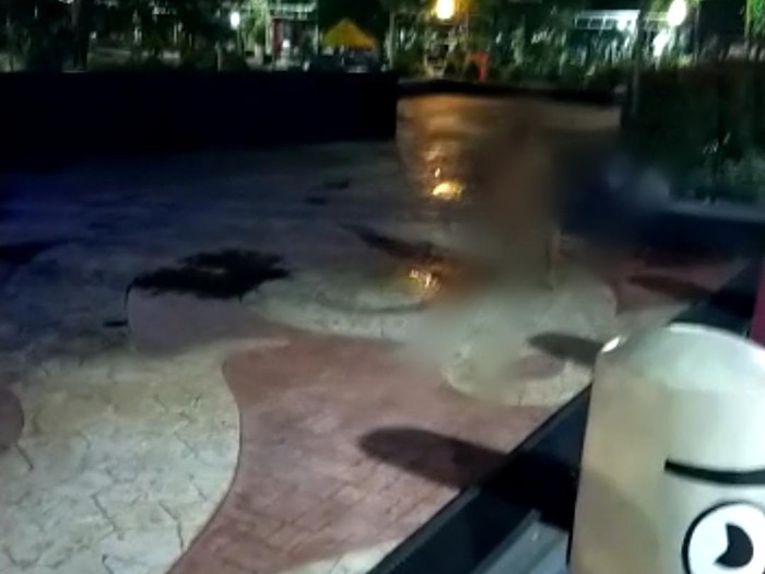viral perempuan telanjang mandi
