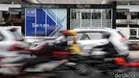 Jumlah dermaga pun ditambah di kedua sisi halte. Bila awalnya hanya ada enam dermaga, kini halte tersebut memiliki 12 dermaga sehingga diharapkan dapat memudahkan penumpang saat akan naik maupun turun dari bus.