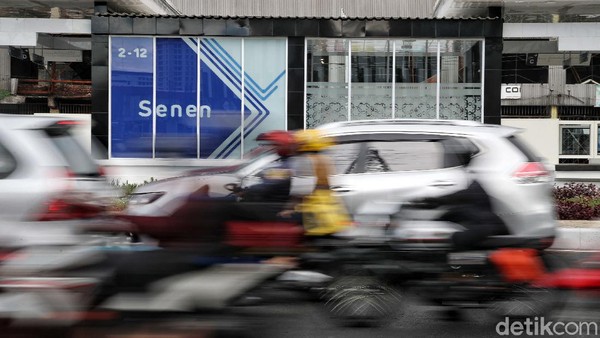 Jumlah dermaga pun ditambah di kedua sisi halte. Bila awalnya hanya ada enam dermaga, kini halte tersebut memiliki 12 dermaga sehingga diharapkan dapat memudahkan penumpang saat akan naik maupun turun dari bus. Jumlah dermaga pun ditambah di kedua sisi halte. Bila awalnya hanya ada enam dermaga, kini halte tersebut memiliki 12 dermaga sehingga diharapkan dapat memudahkan penumpang saat akan naik maupun turun dari bus.