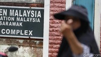 Hal itu untuk memutus mata rantai penularan COVID-19 atau Virus Corona.  