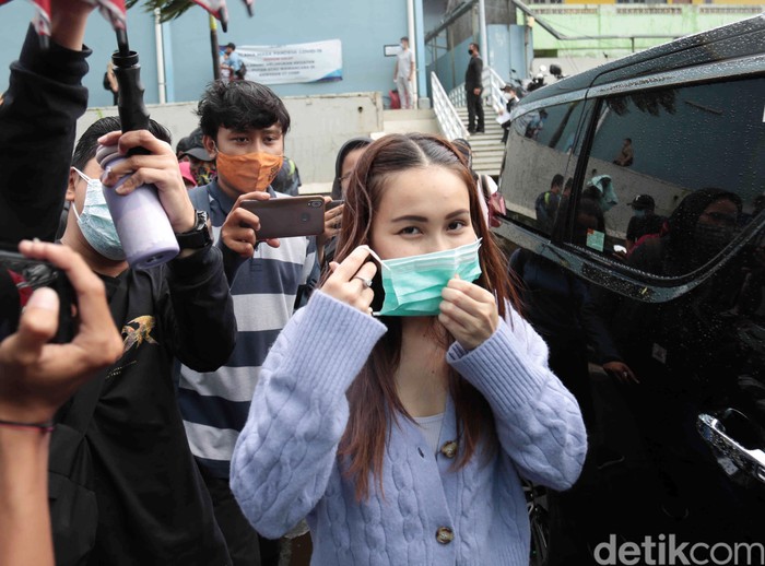 Ayu Ting Ting Ayu Ting Ting saat ditemui di kawasan Trans TV.