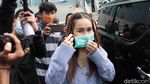 Senyum Bahagia Ayu Ting Ting Kala Diterpai Angin