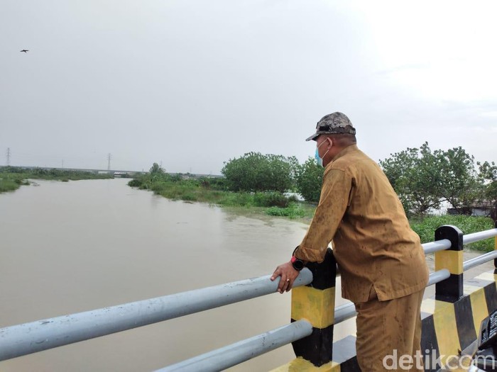 Banjir akibat luapan Kali Lamong di Gresik sempat melanda sejumlah desa di Kecamatan Balongpanggang dan Benjeng. Kini banjir melanda Kecamatan Cerme.