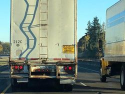 Ketika Bentuk Bayangan Tak Sesuai Objek Aslinya