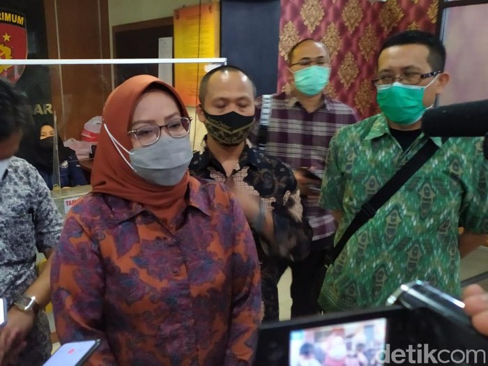 Bupati Bogor Ade Yasin usai jalani pemeriksaan di Polda Jabar.