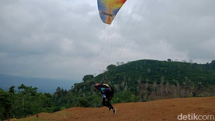 Ciamis Kini Punya Wisata Olahraga Paralayang di Bukit Pangangonan Ciamis Kini Punya Wisata Olahraga Paralayang di Bukit Pangangonan