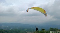 Kondisi alamnya yang asri sangat cocok untuk tempat wisata. Bisa untuk menguji adrenalin dan menikmati alam dari ketinggian. (Dadang Hermansyah/detikcom)