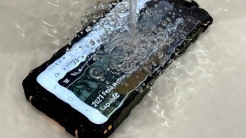 Adapun otaknya adalah prosesor MediaTek Helio G90 dengan RAM 8 GB serta memori internal 128 GB yang dapat diekspansi. Foto: SlashGear