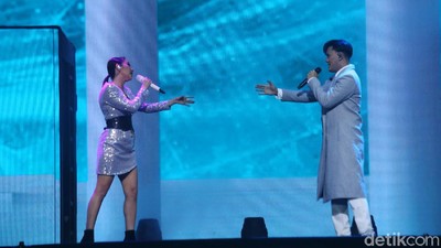 Duet BCL dan Rizky Febian di HUT Transmedia