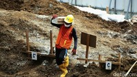 Kondisi dan kendala ini terjadi karena pembangunan MRT Fase 2 dibiayai oleh JICA ODA Loan dengan skema Special Terms for Economic Partnership (Tied Loan) sehingga sangat terikat dengan kriteria kontraktor utama harus berasal dari Jepang  