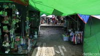 Harga yang dijual pun terbilang masih terjangkau oleh warga setempat. Hadirnya pasar belampar tersebut untuk meningkatkan pertumbuhan ekonomi masyarakat perbatasan dan menarik minat pembeli dari warga Sarawak, Malaysia  