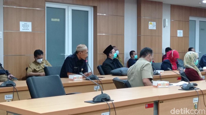 guru pembuat soal ujian Anies Diejek Mega.