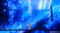 Sejumlah artis melakukan persiapan sebelum puncak acara yang akan disiarkan secara live mulai pukul 18.00 WIB.