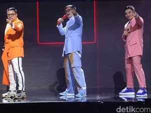 Penuh Cinta bersama Kahitna di HUT Transmedia ke-19