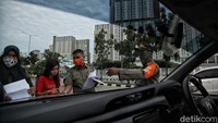 Penambahan kasus terbanyak kedua hari ini disumbang oleh Jawa Tengah sebanyak 917 kasus, dan Jawa Barat dengan 855 kasus baru.  