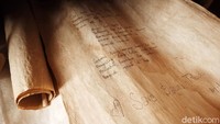 Seperti diketahui, sebelum ada kertas industri, kertas Daluang inilah yang dipakai untuk menulis.