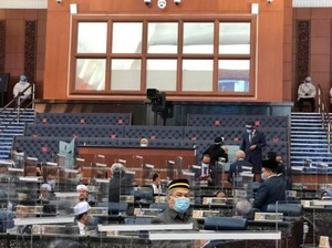 2 Menteri Malaysia Pakai APD Ikut Rapat Parlemen, Oposisi Walkout