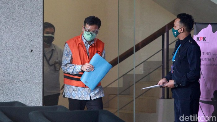 Ketut Suarbawa Diperiksa KPK Ketut Suarbawa kembali diperiksa KPK, Selasa (15/12/2020. Ketut Suarbawa yang merupakan eks Manajer Wilayah II PT. Wijaya Karya/ Manajer Divisi Operasi I PT Wijaya Karya I menjadi
tersangka dugaan pengaturan tender atas pelaksanaan pembangunan Jembatan Waterfront City atau Jembatan Bangkinang, Riau dengan taksiran kerugian negara sekitar Rp 50 Miliar dari total nilai kontrak Rp 117,68 miliar.