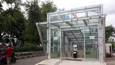 Bukan Stasiun MRT, Ini Toilet Umum Bawah Tanah