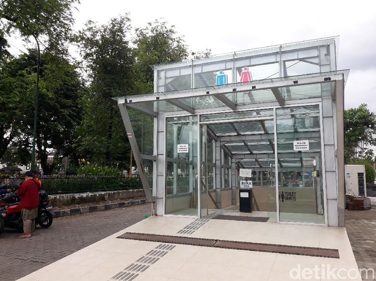 Bukan Stasiun MRT, Ini Toilet Umum Bawah Tanah