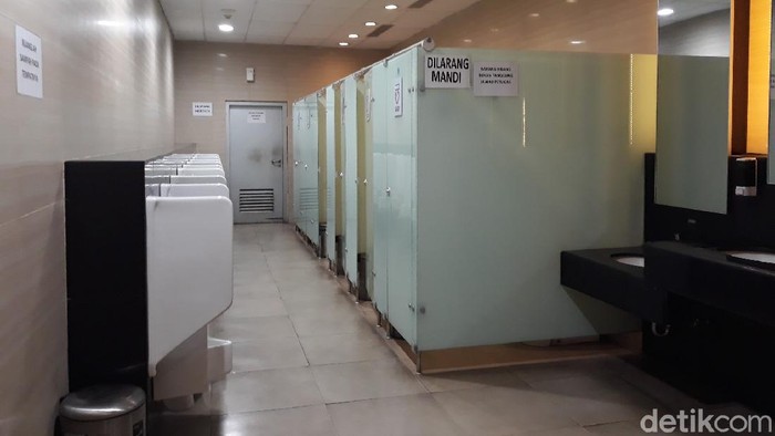 Melihat Lebih Dekat Toilet Umum Gratis di Yogya yang Mirip Stasiun MRT