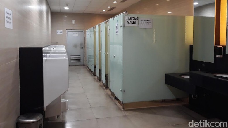 Melihat Lebih Dekat Toilet Umum Gratis di Yogya yang Mirip Stasiun MRT