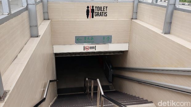 Melihat Lebih Dekat Toilet Umum Gratis di Yogya yang Mirip Stasiun MRT