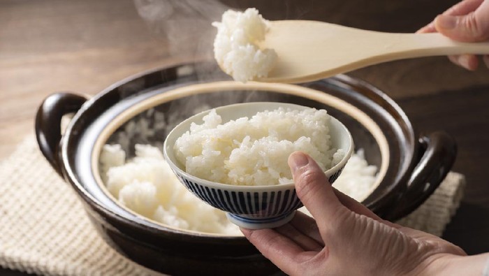 Cooked rice in a clay pot