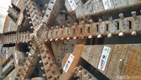 Pengerjaannya menggunakan mesin tunnel borring machine (TBM) terbesar di Asia Tenggara. 