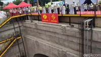 Lintasan terowongan bawah tanah alias tunnel ini merupakan salah satu dari 5 tunnel yang sudah selesai dikerjakan Kereta Cepat Indonesia China (KCIC).   