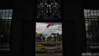 Tercatat saat ini ada sekitar 1 juta buku terkait Indonesia dan Suriname yang menjadi koleksi KITLV.   