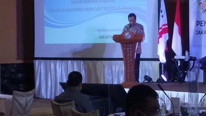 Menko Polhukam Mahfud Md di acara HUT ke-6 Bakamla. Mahfud memberikan pidato.