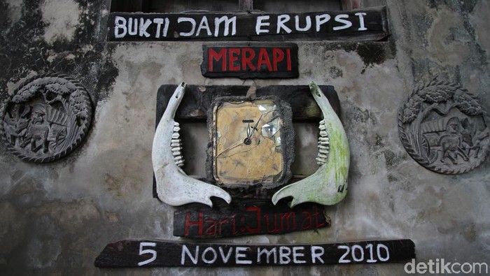 Dasyatnya letusan Merapi pada tahun 2010 lalu menyisakan duka dan kenangan. Buktinya dapat dilihat dari Museum Sisa Hartaku yang berada di lereng Merapi.