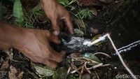 Sebelum adanya virus Corona, para petani di perbatasan Aruk dapat menjual dengan leluasa hasil pertanian mereka seperti lada, kelapa sawit dan getah karet ke negara tetangga Malaysia melalui border PLBN Area Aruk.  
