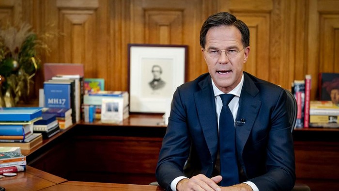 Prime Minister Mark Rutte adresses the nation in het Torentje about new measures against the novel coronavirus Covid-19, in The Hague, on December 14, 2020. - The cabinet has decided to introduce a strict lockdown to put an end to the sharp increase in the number of new corona infections. Most shops, all schools and other institutions such as theaters and museums have to close their doors for at least a month. (Photo by Bart Maat / ANP / AFP) / Netherlands OUT