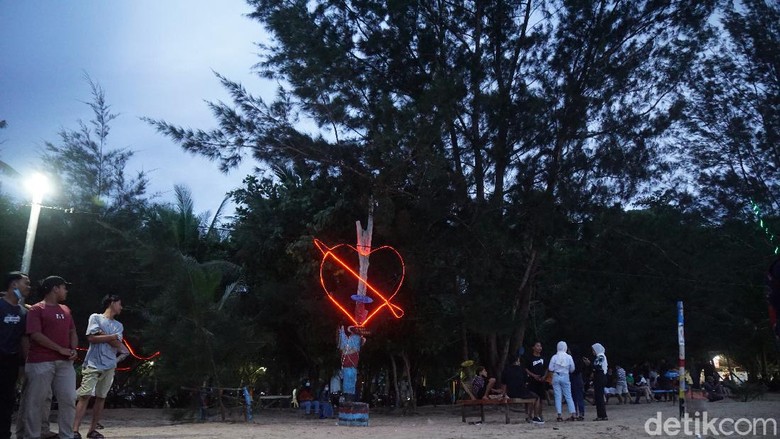 Pantai Bahari di Sambas