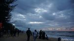 Potret Malam di Pantai Bahari, Pantai Hits di Sambas